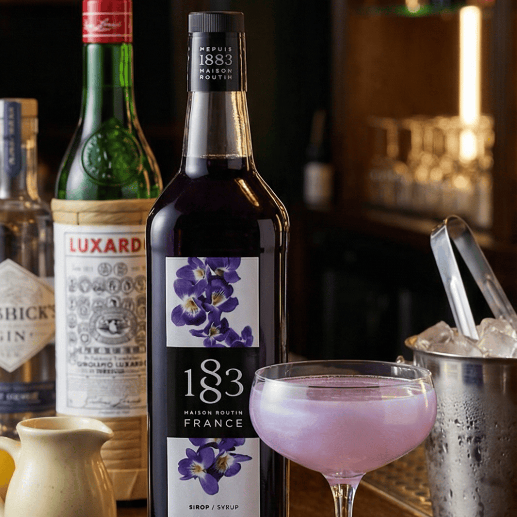 Рецепт фиолетового коктейля Modern Aviation с сиропом